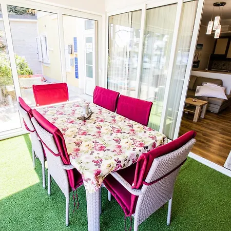 Apartment Petrac - App1 *